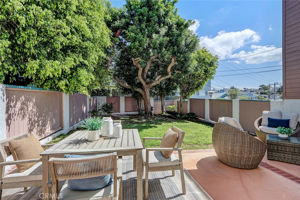 Residential Lease for rent at 867 Aubrey Court 2, Hermosa Beach CA featuring 3 beds and 4 baths