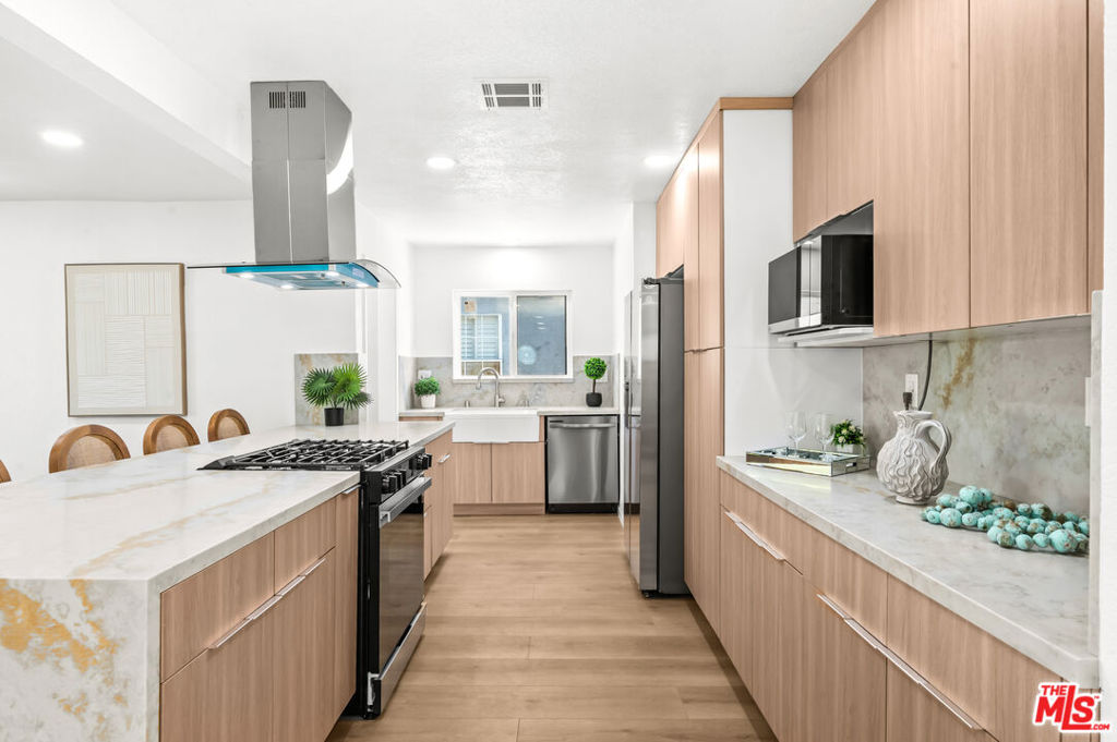 Residential for sale at 5124 Hillcrest Drive, Los Angeles CA featuring 3 beds and 2 baths