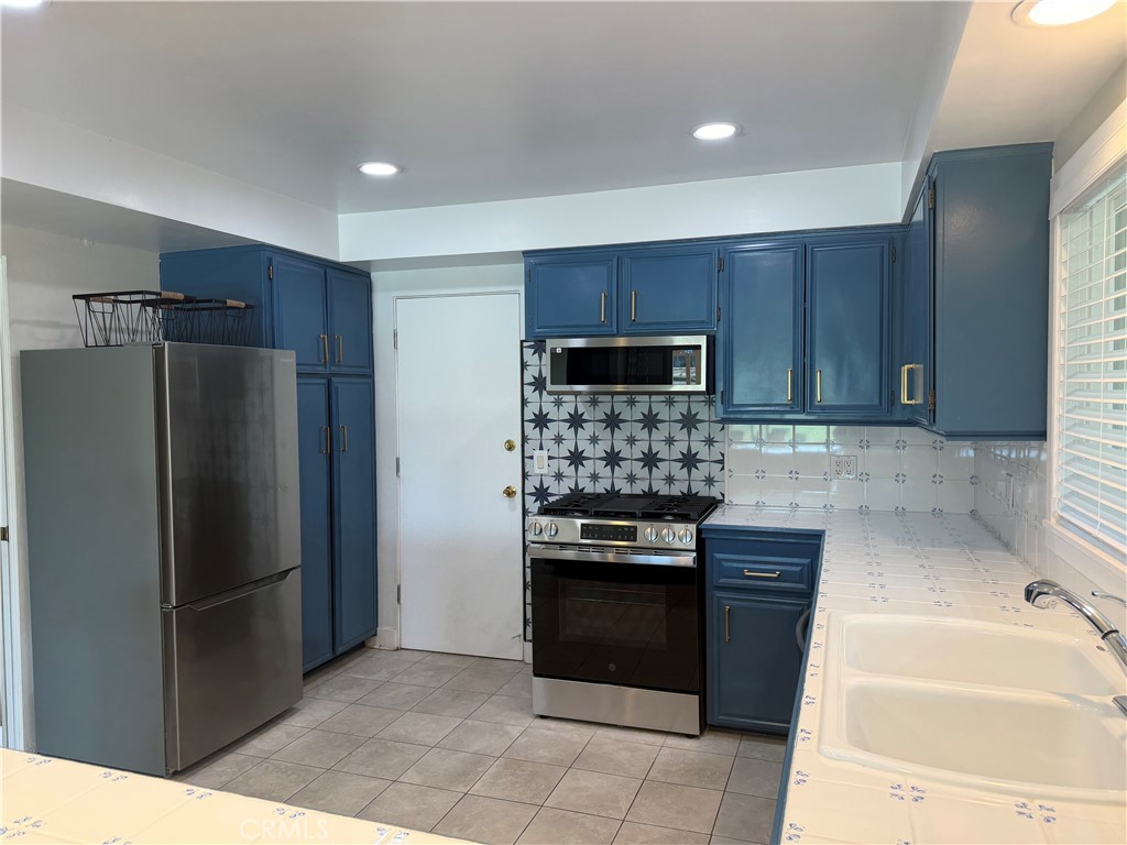 Residential Lease for rent at 43485 Texas Avenue, Palm Desert, Riverside County CA featuring 3 beds and 2 baths