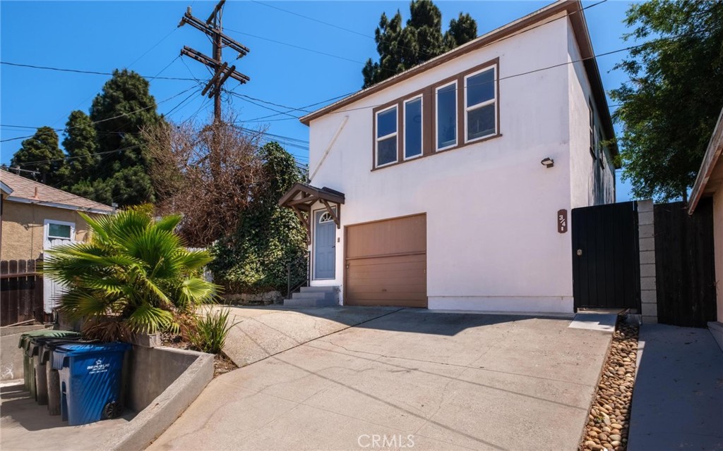 Residential Lease for rent at 610 E Fairview Boulevard 3/4, Inglewood, Los Angeles County, CA featuring 1 bed and 1 bath
