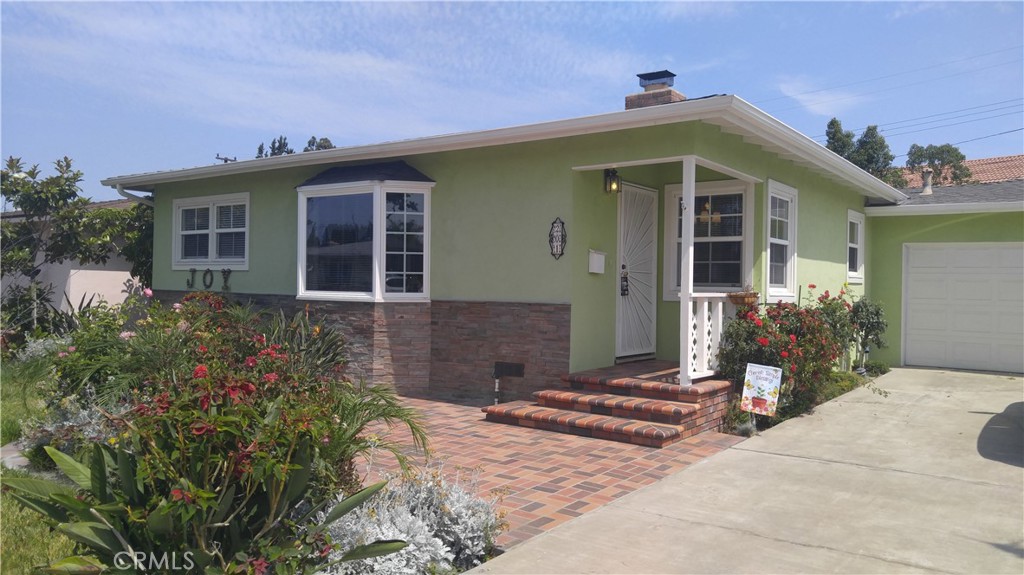 Residential Lease for rent at 201 E Locust, Orange CA featuring 3 beds and 2 baths