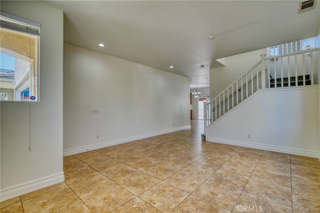 Residential Lease for rent at 1565 Orwell, Oxnard CA featuring 4 beds and 4 baths