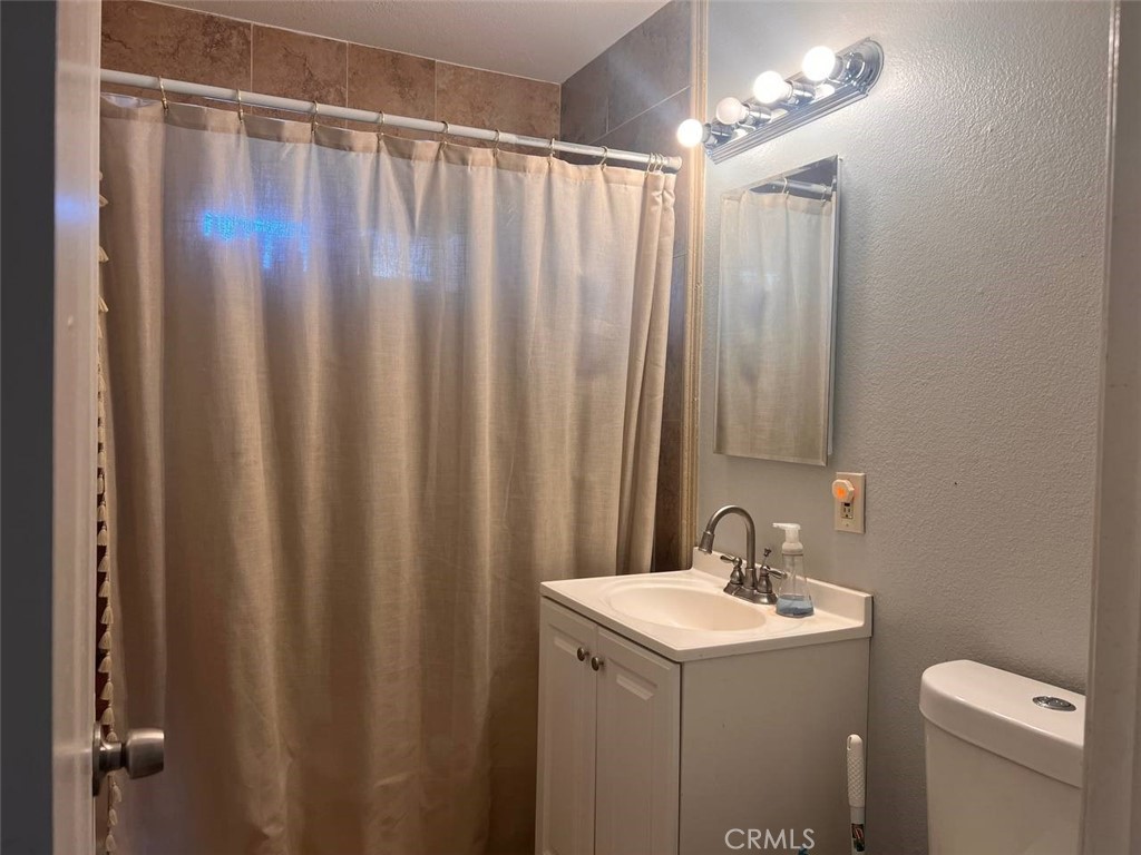 Residential Lease for rent at 7177 Sunny, Yucca Valley CA featuring 3 beds and 3 baths