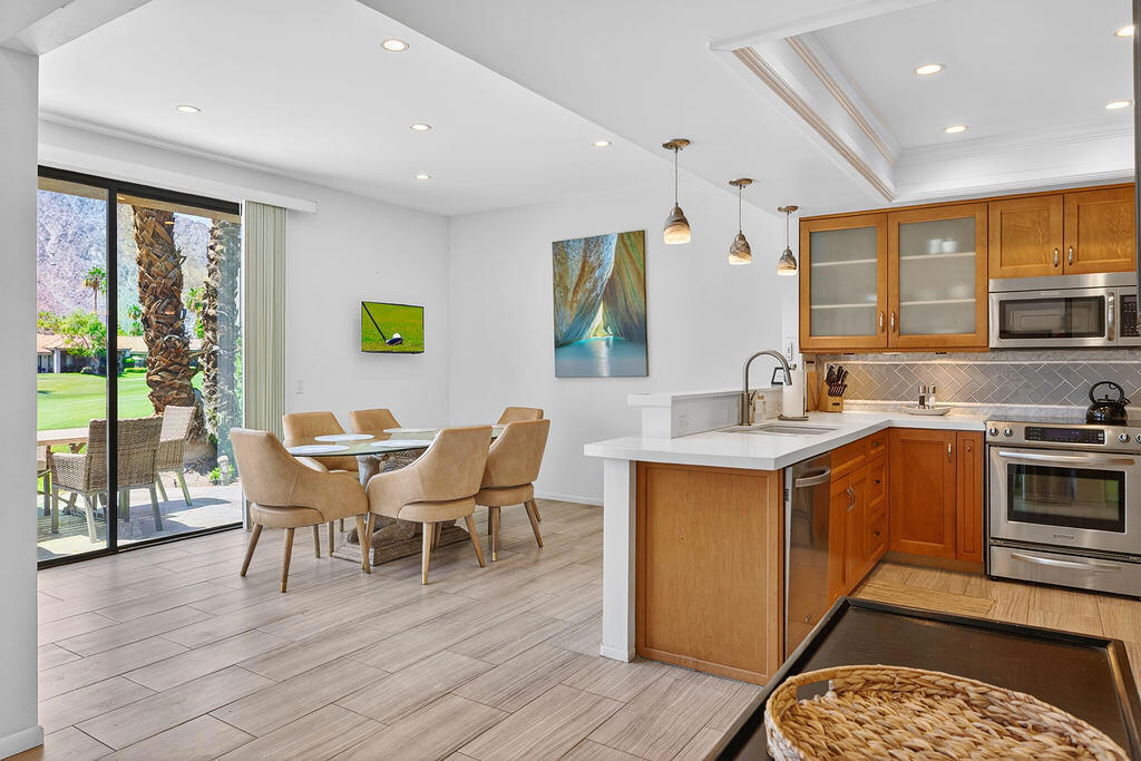 Residential Lease for rent at 55105 Oakhill, La Quinta CA featuring 4 beds and 4 baths