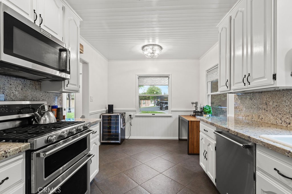 Residential Lease for rent at 2450 Bonnie Brae, Santa Ana CA featuring 3 beds and 2 baths