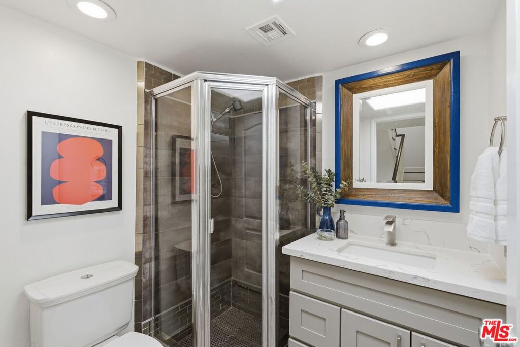Active for sale at Toluca Lake, CA, Toluca Lake, CA CA and 3 baths