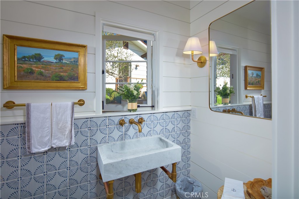 Residential Lease for rent at 6 Rockledge Road, Laguna Beach CA featuring 4 beds and 5 baths