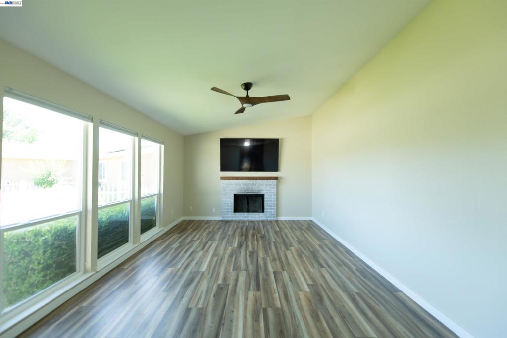 Residential Lease for rent at 3600 Kobias Ct, Sacramento CA featuring 3 beds and 2 baths