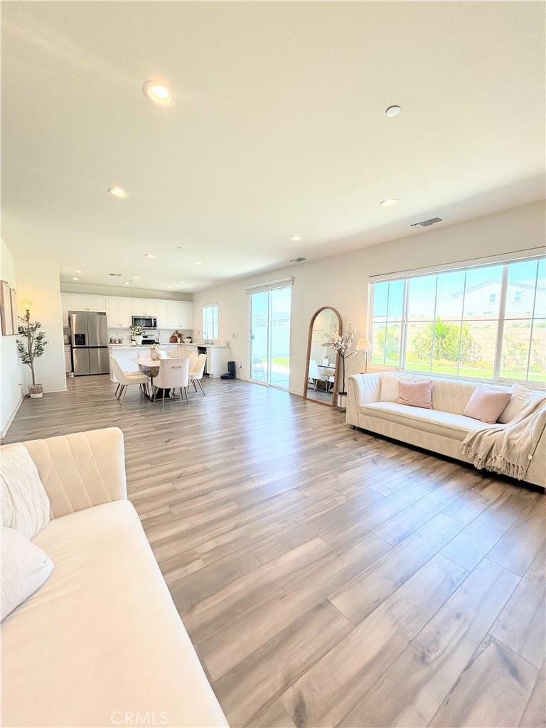 Residential Lease for rent at 9677 Mondrian, Riverside CA featuring 5 beds and 3 baths