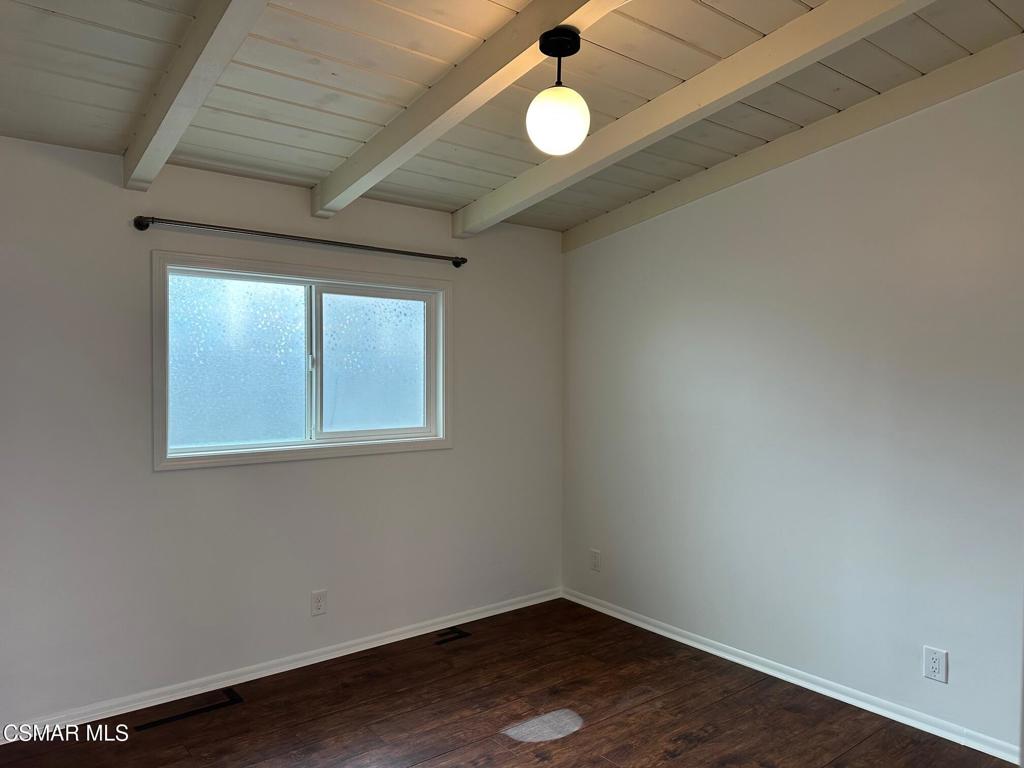 Residential Lease for rent at 1244 Devon Lane, Ventura CA featuring 2 beds and 1 bath