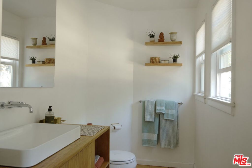 Active for sale at Idyllwild, CA, Idyllwild, CA CA and 3 baths