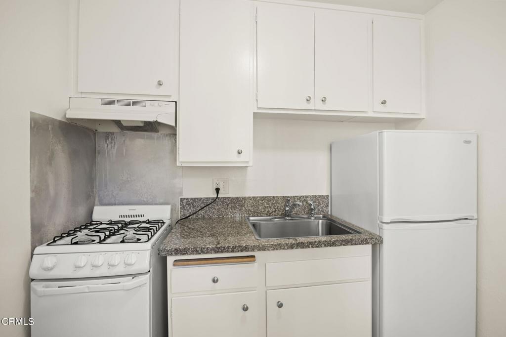 Residential Lease for rent at 1381 E Santa Clara Street, Ventura, Ventura County CA and 1 bath