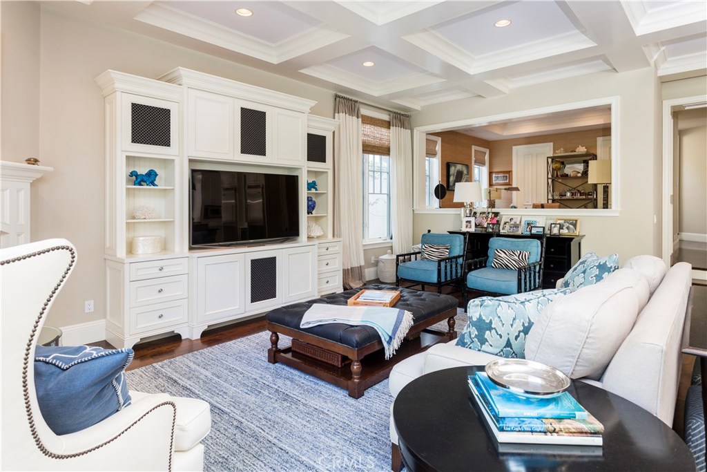 Residential Lease for rent at 2705 Palm Avenue, Manhattan Beach CA featuring 5 beds and 5 baths