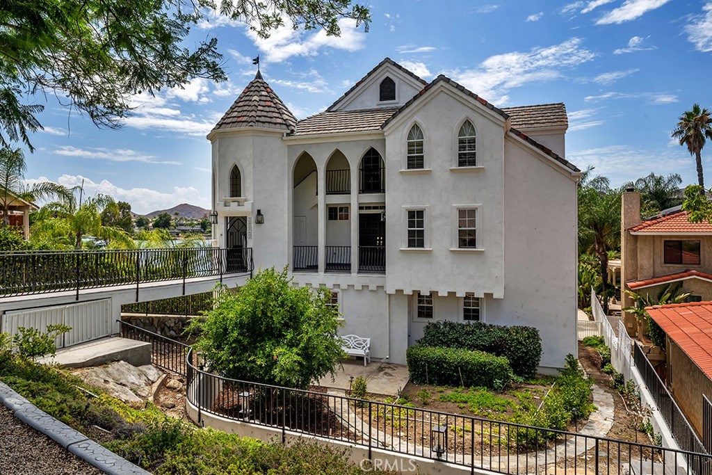 Residential Lease for rent at 30062 Big Range, Canyon Lake CA featuring 3 beds and 2 baths