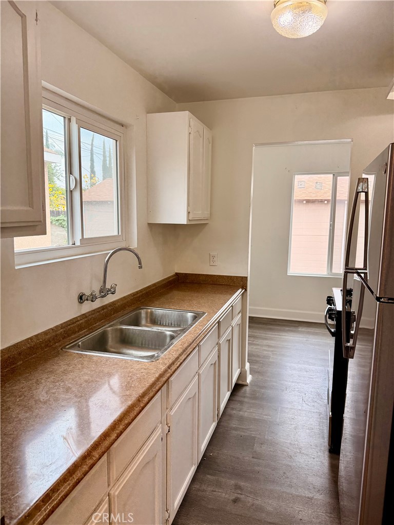 Residential Lease for rent at 813 E Nocta, Ontario CA featuring 1 bed and 1 bath