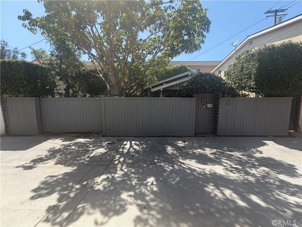 Residential Lease for rent at 281 N Colorado, Long Beach, Los Angeles County CA featuring 2 beds and 1 bath