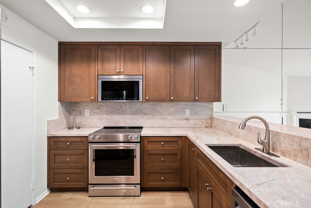Residential Lease for rent at 232 Villa Point, Newport Beach CA featuring 1 bed and 1 bath