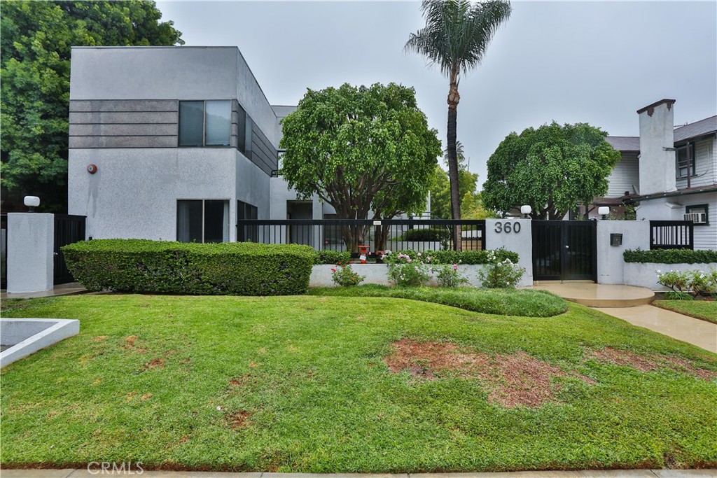 Residential Lease for rent at 360 S Los Robles Avenue 6, Pasadena CA featuring 2 beds and 2 baths