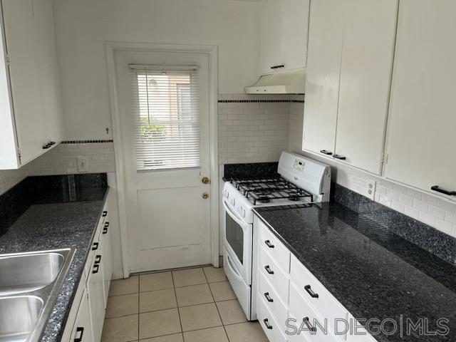 Residential Lease for rent at 445 Mesa Way 445, La Jolla, San Diego County CA featuring 2 beds and 1 bath