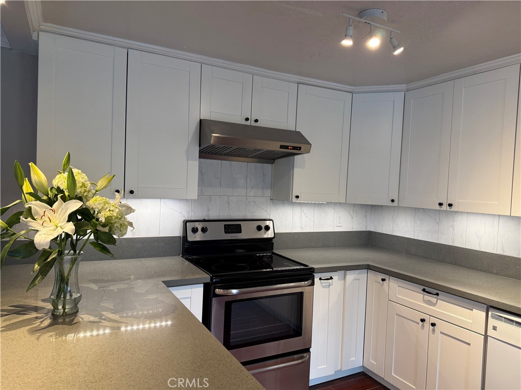 Residential Lease for rent at 1 Cresta Verde Drive, Rolling Hills Estates CA featuring 2 beds and 2 baths