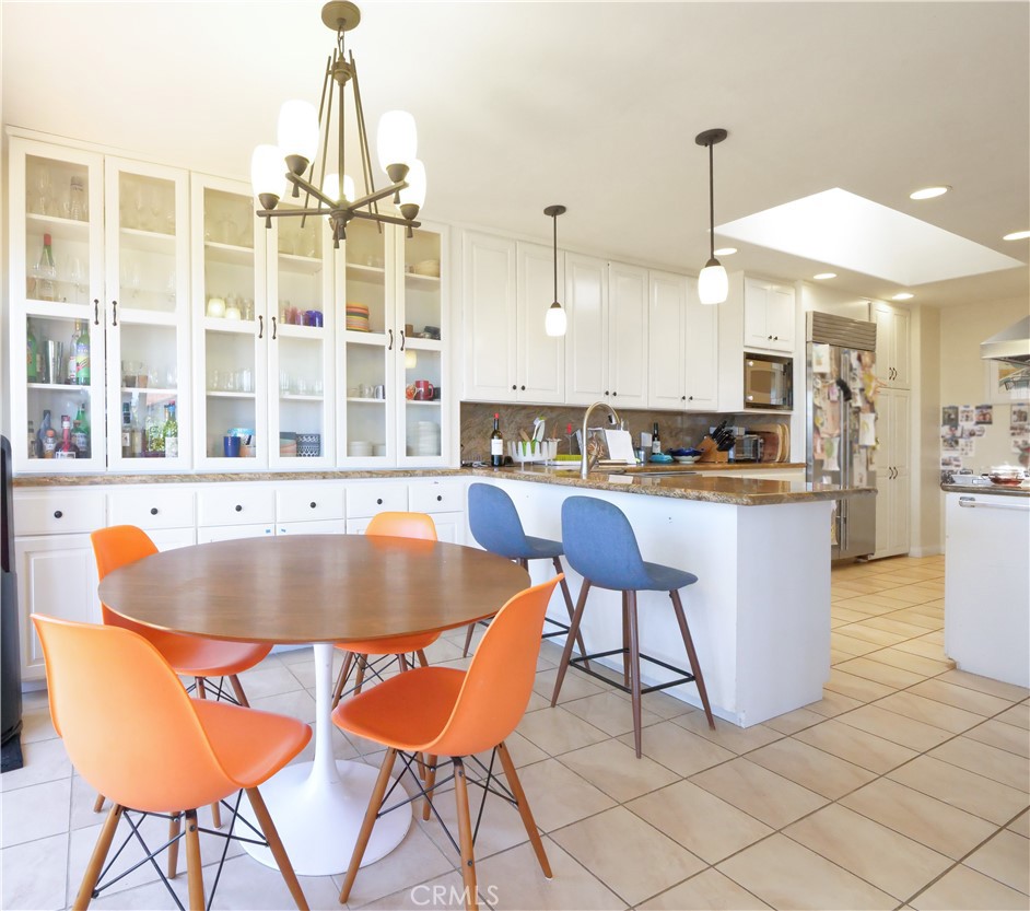 Residential Lease for rent at 345 Palos Verdes Drive W, Palos Verdes Estates CA featuring 4 beds and 4 baths