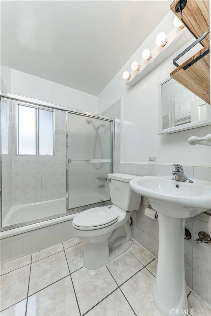 Residential Lease for rent at 17309 Elgar Avenue, Torrance, Los Angeles County CA featuring 2 beds and 1 bath