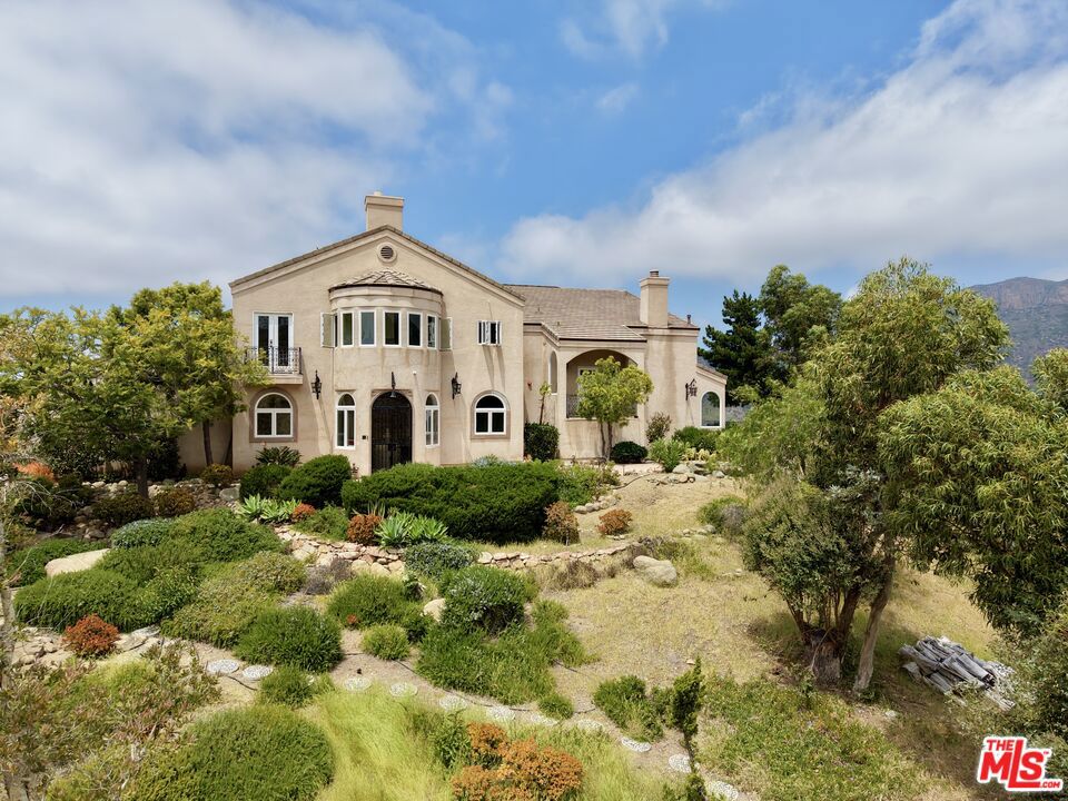 Residential Lease for rent at 10827 Pacific View Drive, Malibu CA featuring 5 beds and 5 baths