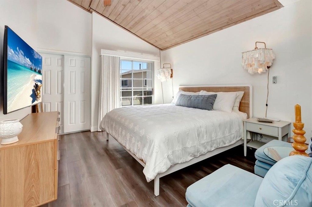 Residential Lease for rent at 128 46th B B, Newport Beach CA featuring 2 beds and 1 bath