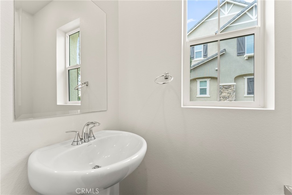 Residential Lease for rent at 4281 S Hermosa Paseo, Ontario CA featuring 3 beds and 3 baths