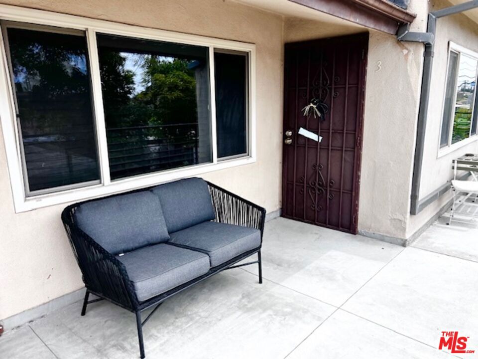 Residential Lease for rent at 1336 W 37th Drive 3, Los Angeles, Los Angeles County CA featuring 3 beds and 2 baths