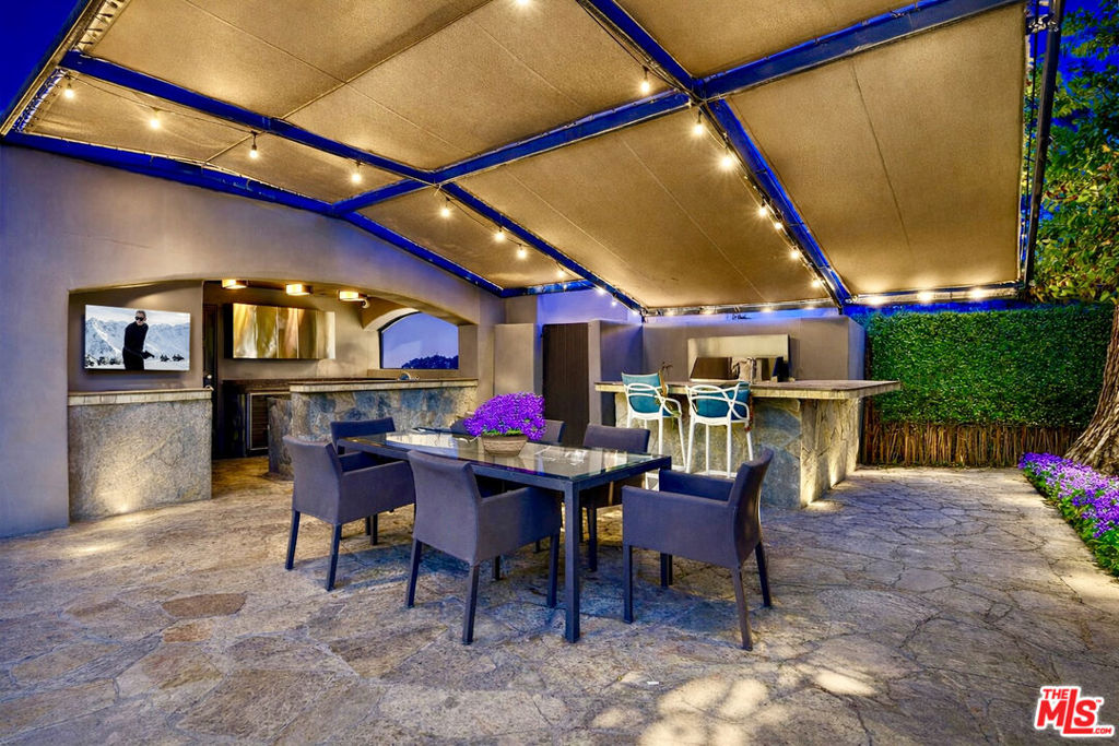 Residential for sale at 7218 Mulholland Drive, Los Angeles CA featuring 6 beds and 10 baths