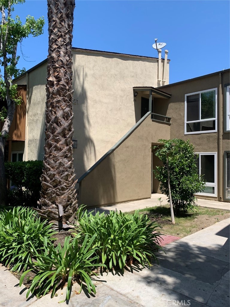 Residential Lease for rent at 1001 W Stevens Avenue 278, Santa Ana CA featuring 3 beds and 2 baths