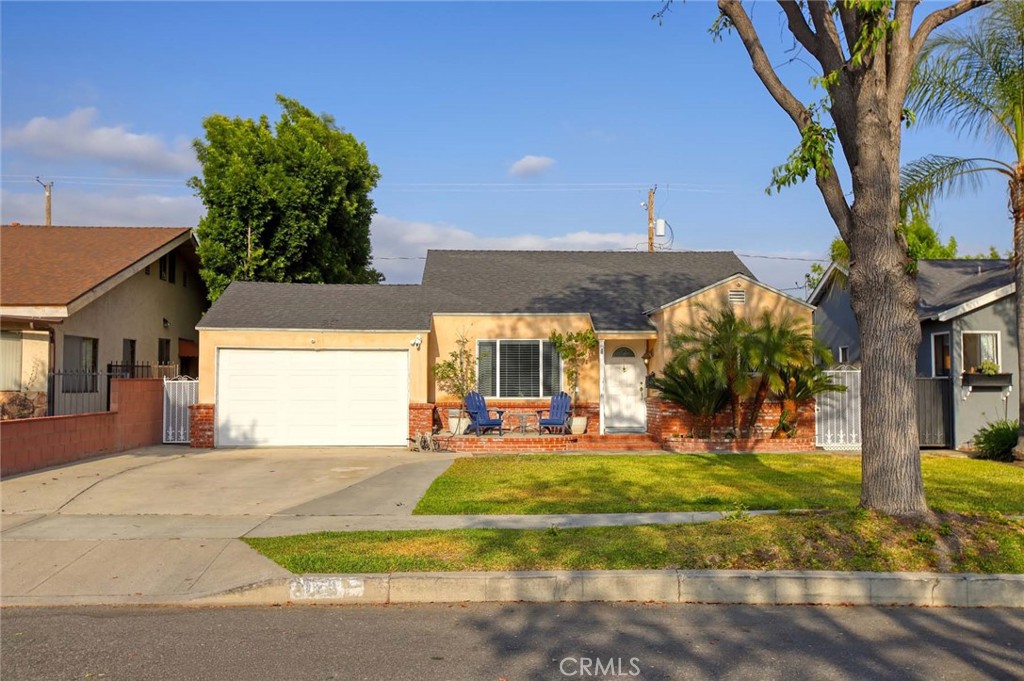 Residential Lease for rent at 1412 N Catalina, Burbank CA featuring 3 beds and 2 baths