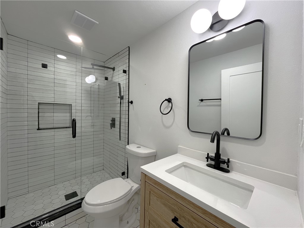 Residential Lease for rent at 517 1/2 Wildrose Avenue, Monrovia CA featuring 1 bed and 1 bath