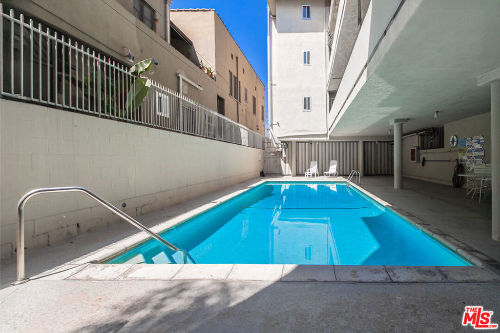 Condominium for sale at 525 N Sycamore Avenue 301, Los Angeles, CA featuring 1 bed and 1 bath
