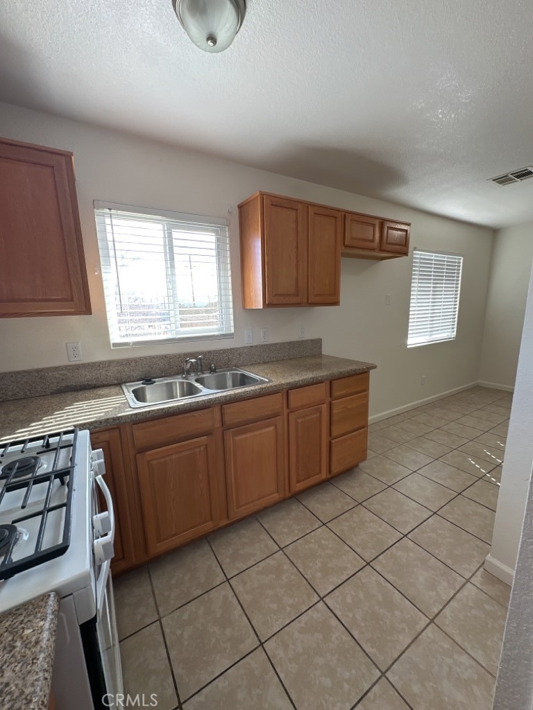 Residential Lease for rent at 16784 Sultana Street 12, Hesperia CA featuring 1 bed and 1 bath