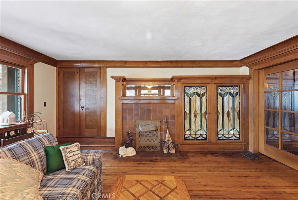 Single Family Residence for sale at 1415 S Manhattan Place, Los Angeles, CA featuring 9 beds and 5 baths