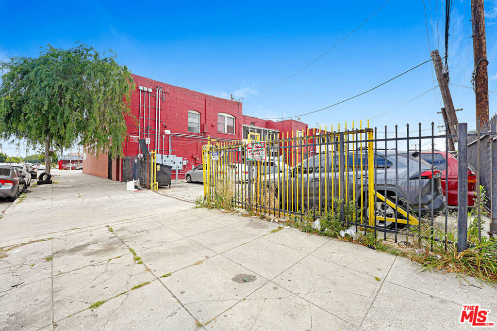 Residential Income for sale at 5151 S Vermont Avenue, Los Angeles CA featuring 8 beds and 21 baths