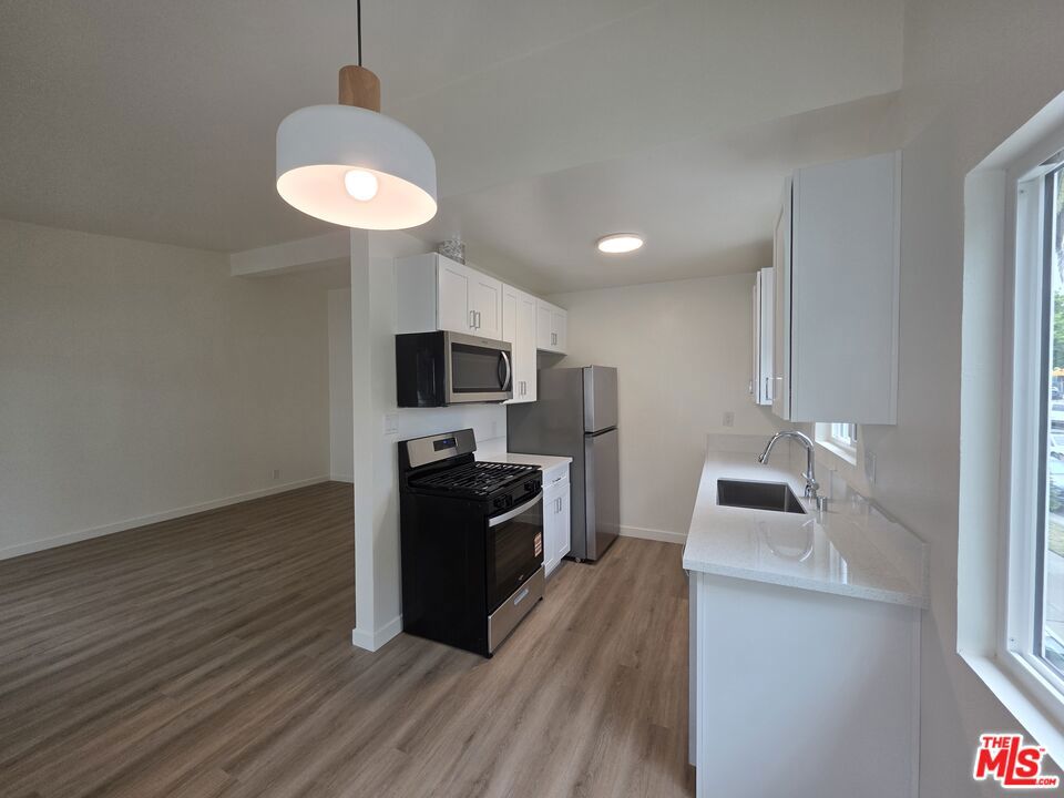 Residential Lease for rent at 1428 11th Street 5, Santa Monica CA featuring 1 bed and 1 bath