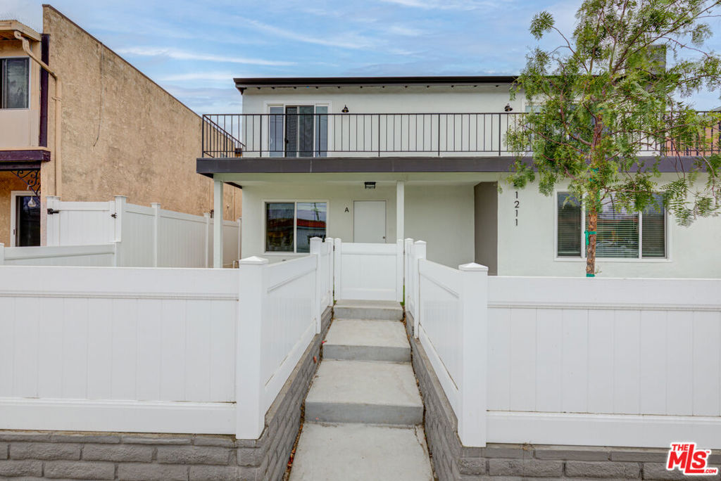 Residential Lease for rent at 1211 Beryl B, Redondo Beach CA featuring 2 beds and 2 baths