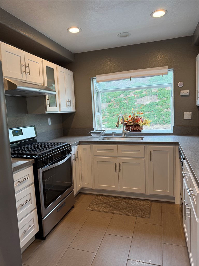 Residential Lease for rent at 23221 Asti, Laguna Niguel CA featuring 2 beds and 2 baths