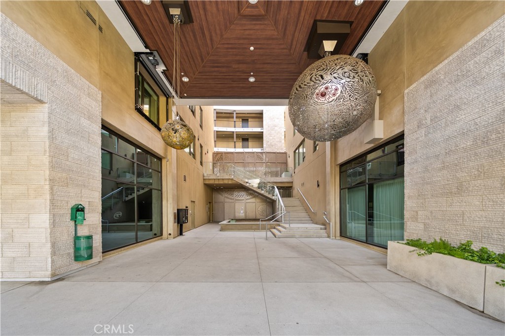 Residential Lease for rent at 709 #418 E Walnut, Pasadena CA featuring 1 bed and 1 bath