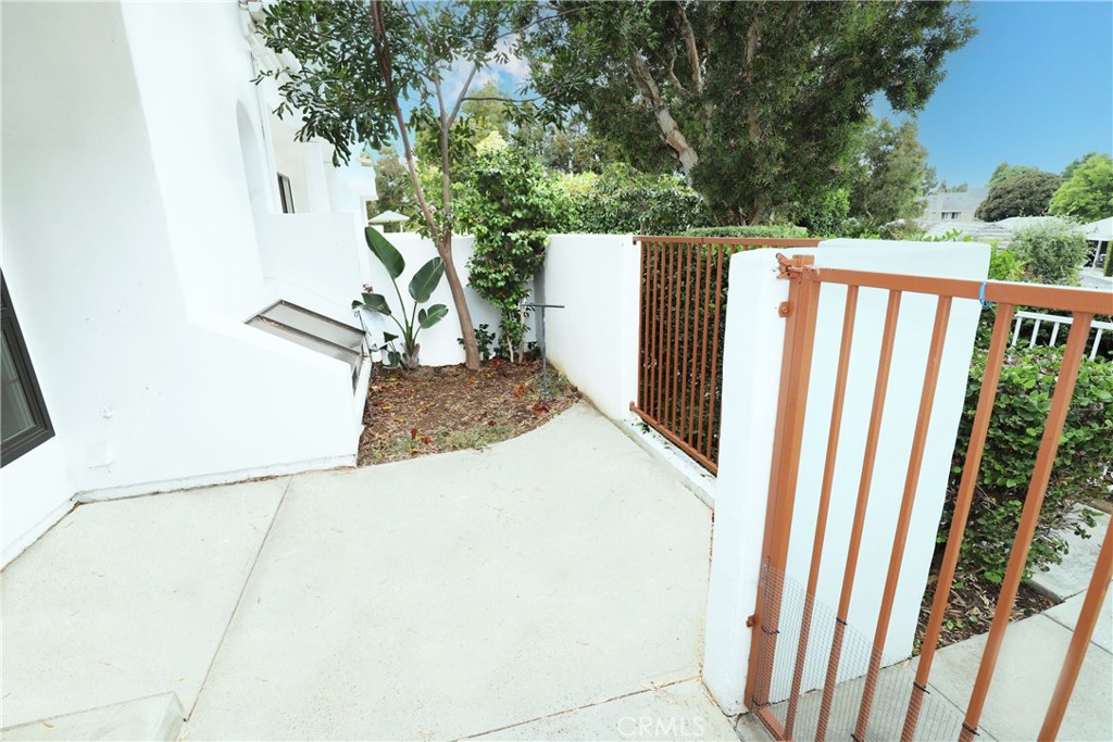Residential Lease for rent at 7402 Coho, Huntington Beach CA featuring 3 beds and 3 baths