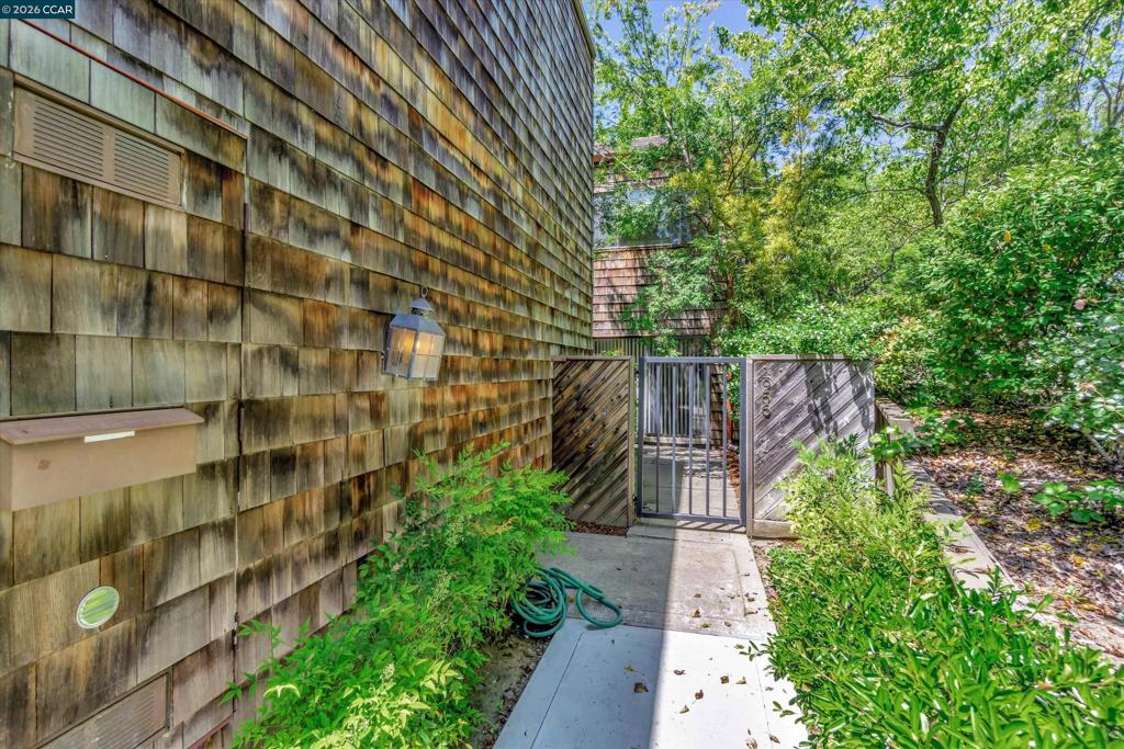 Residential Lease for rent at 1956 Fair Ridge Ct, Walnut Creek CA featuring 4 beds and 3 baths
