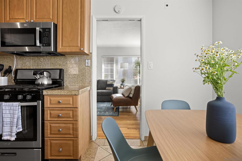 Residential Lease for rent at 4614 Saratoga Ave, San Diego, San Diego County CA featuring 2 beds and 1 bath