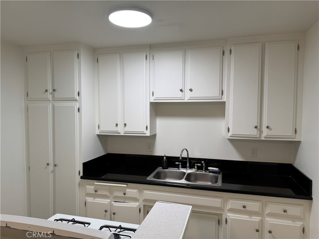 Residential Lease for rent at 1164 Irving Avenue A, Glendale, Los Angeles County, CA featuring 2 beds and 1 bath