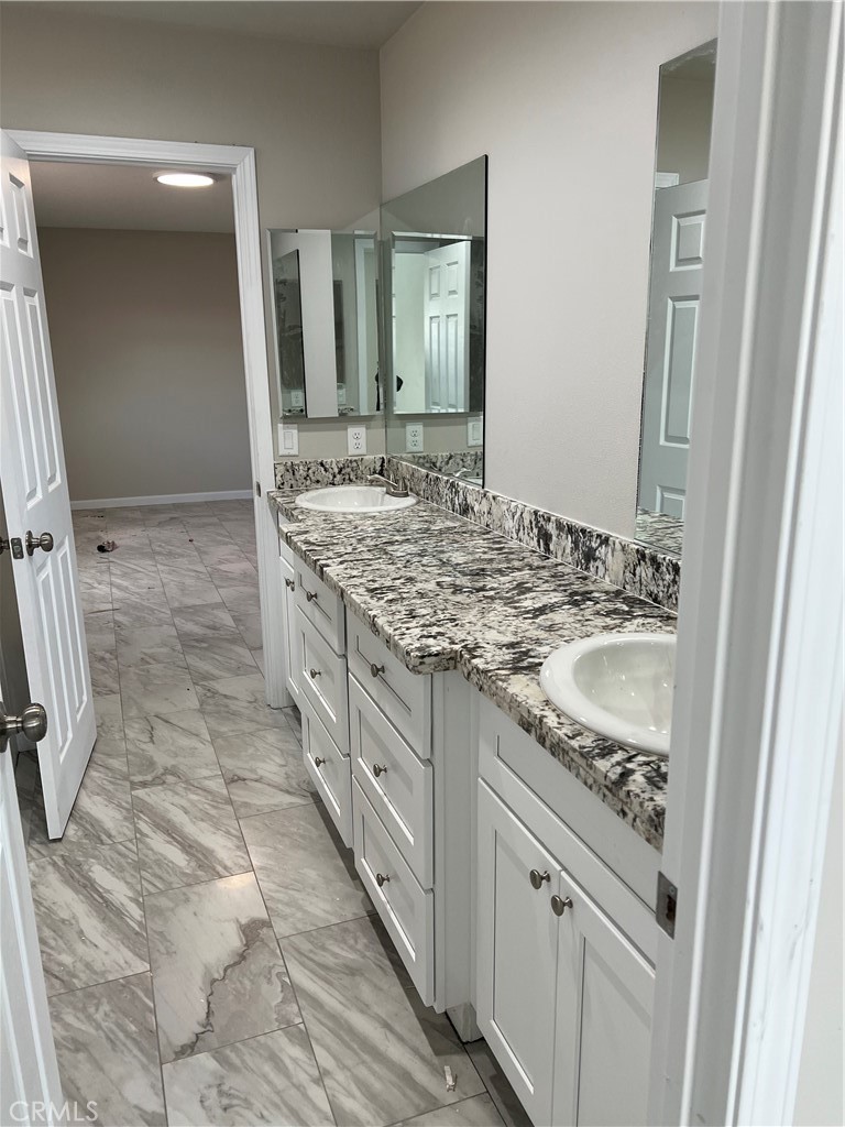 Residential Lease for rent at 16550 Olive Street 105, Hesperia CA featuring 2 beds and 2 baths