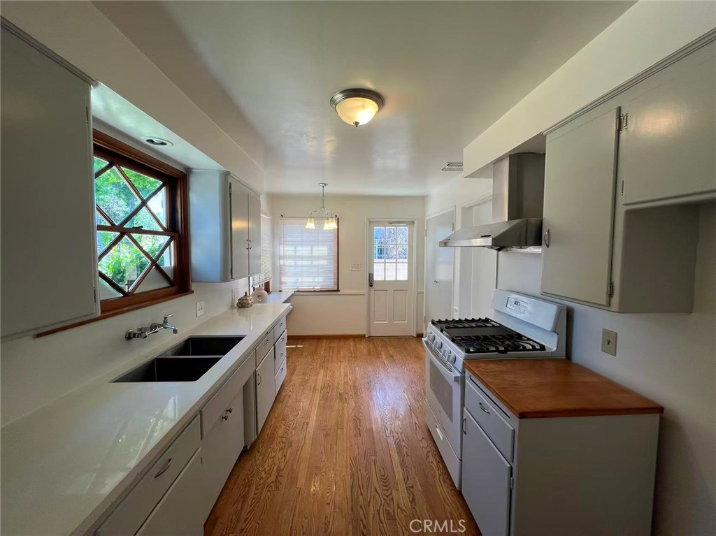 Residential Lease for rent at 9902 Daines, Temple City CA featuring 3 beds and 2 baths