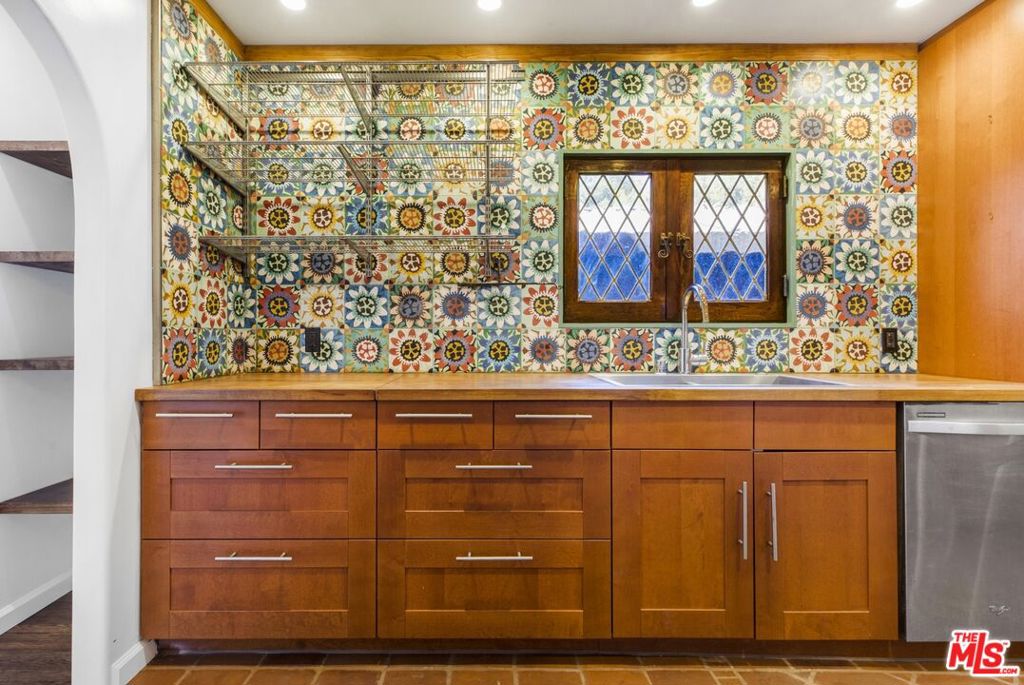 Residential Lease for rent at 1012 Coronado Terrace, Los Angeles, Los Angeles County CA featuring 2 beds and 1 bath