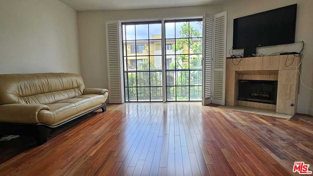 Residential Lease for rent at 10620 Eastborne Avenue 202, Los Angeles, Los Angeles County CA featuring 3 beds and 2 baths
